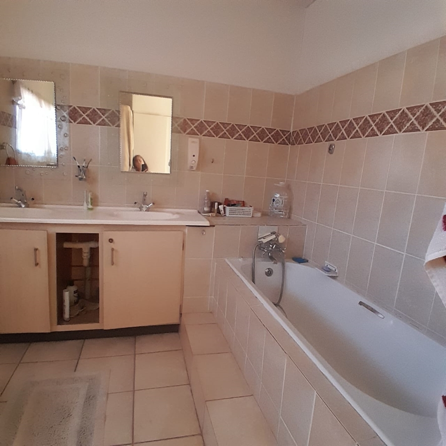 4 Bedroom Property for Sale in Schietfontein North West